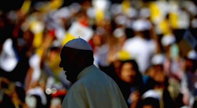 La politica di papa Francesco e l'allontanamento da Dio