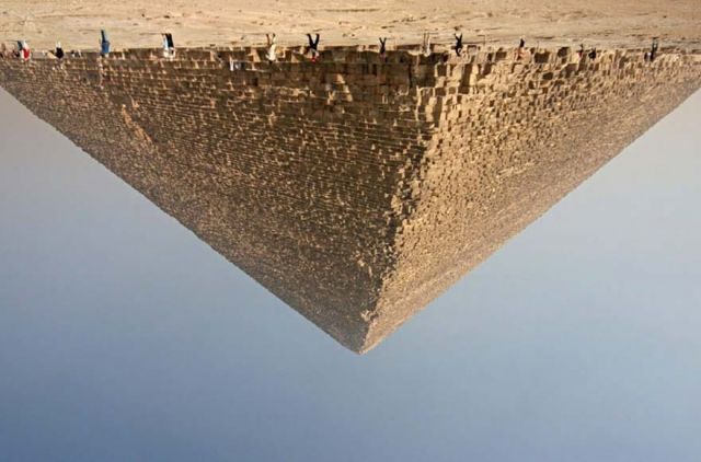 La piramide capovolta nella societa' dell'accumulo
