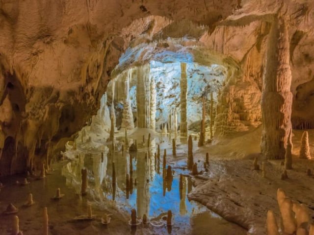 Le Grotte di Frasassi, Appennino marchigiano