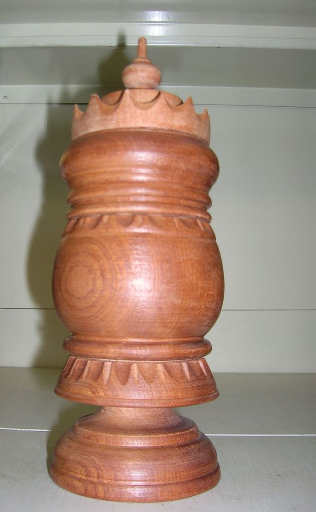 grolla valdostana, particolare coppa da vino in legno tradizionale della Valle d’Aosta