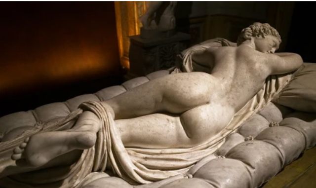 l’Ermafrodito dormiente, copia romana di un capolavoro di età ellenistica, realizzato in bronzo dallo scultore Policle intorno al 155 a.C.