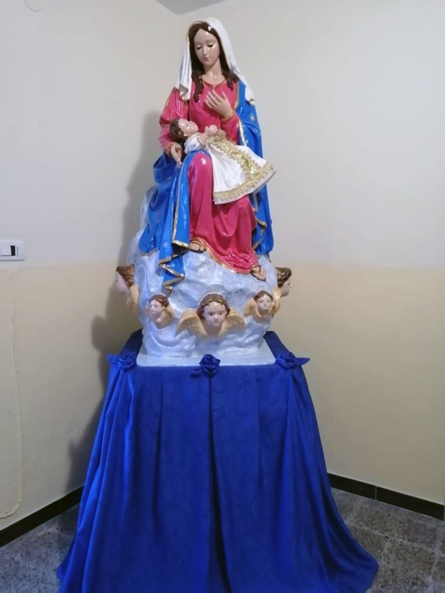 Rotella Bruno. Statua della Madonna dei Cieli presso l'omonima chiesa di Catanzaro