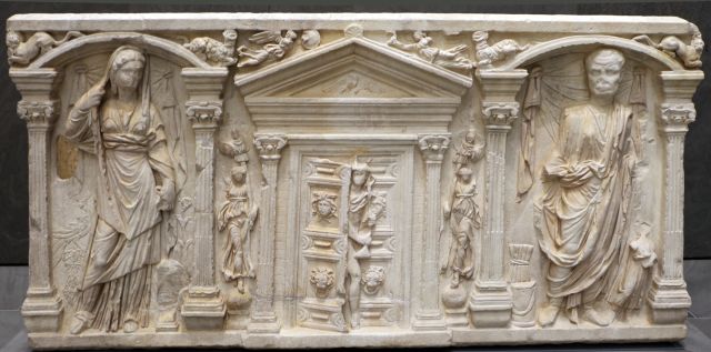 Sarcofagi d'epoca romana istoriati con immagini coniugali - II sec. d.c. 