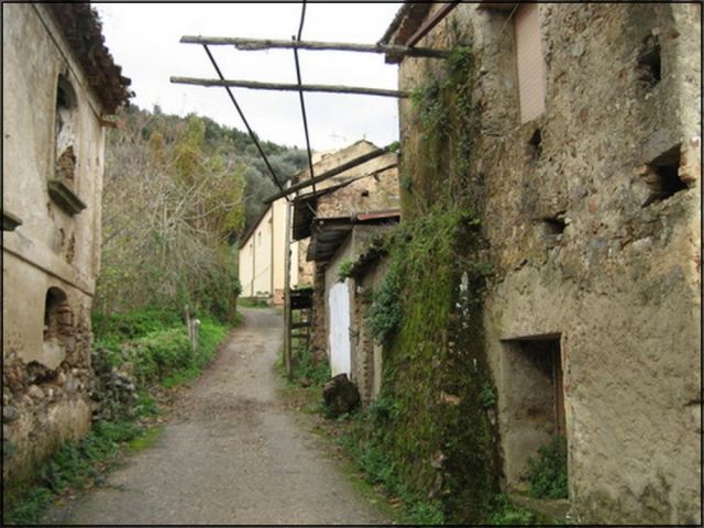 Il borgo abbandonato di Nicastrello